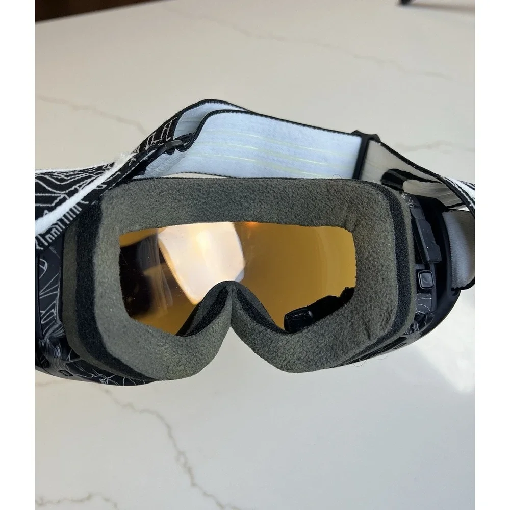 Oakley Airwave 1.5 Ski Goggles Bluetooth and Wi-Fi‎ w Wrist Controller Tested